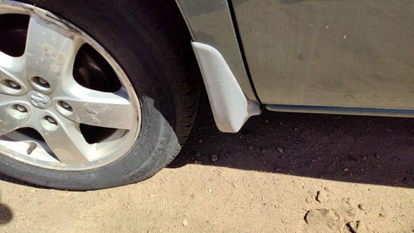 03-07 Dodge Caravan Driver Left Moulding From Fender Oem Trim Strip — photo 3