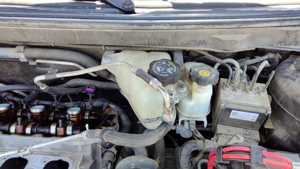 2009 Pontiac G6 Coolant Recovery Bottle Gxp Coupe — photo 2
