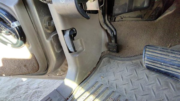 1999-2007 Silverado 1500 Driver Left Lower Kick Trim Panel Oem 52D Tan — photo 1