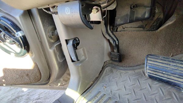1999-2007 Silverado 1500 Driver Left Lower Kick Trim Panel Oem 52D Tan — photo 3