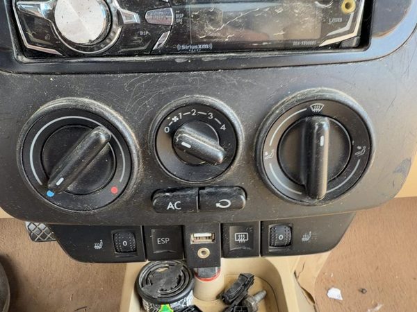 98-10 Beetle Convertible Temperature Control Module In Dash Heater Ac Head Unit — photo 2