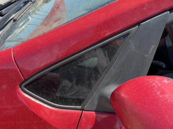 2004-2009 Toyota Prius Driver Left Quarter Glass Side Window 6272047011 — photo 3
