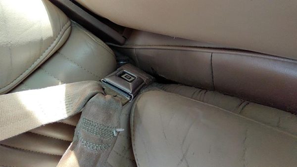 91-96 Buick Park Ave Ultra Passenger Right Front Seat Belt Buckle Receiver Tan — photo 4
