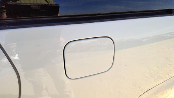 2004-2010 Toyota Sienna Fuel Tank Door With Hinge Gas Lid Oem Filler White 071 — photo 4
