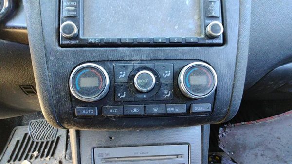 2008 Nissan Altima Heater A/c Control Temperature Module In Dash AC Head Unit — photo 2