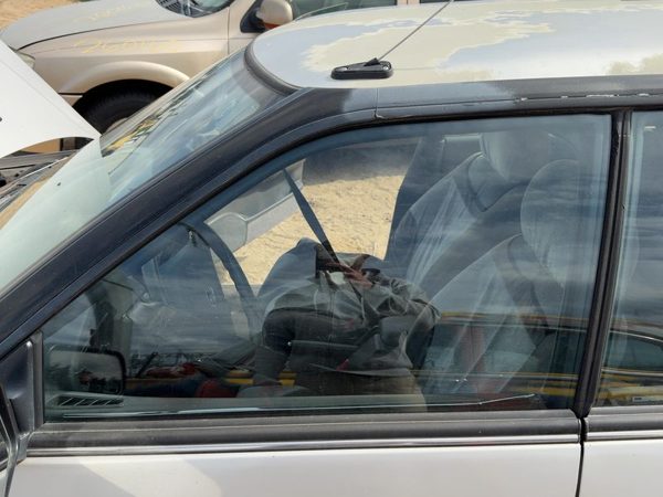 1990-1994 Subaru Legacy Driver Left Front Side Window Door Glass Oem — photo 1