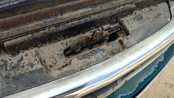 1995-1997 S10 Blazer Hood Latch Assembly With Bracket Oem — photo 1