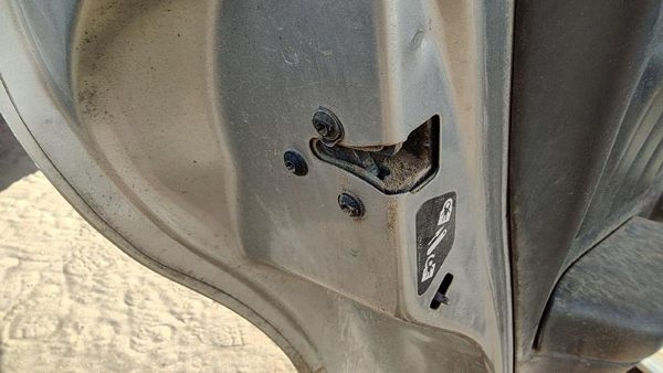 2000-2005 Pontiac Bonneville Driver Left Rear Door Latch With Rods/Cables Back — photo 1
