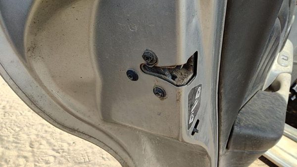 2000-2005 Pontiac Bonneville Driver Left Rear Door Latch With Rods/Cables Back — photo 3