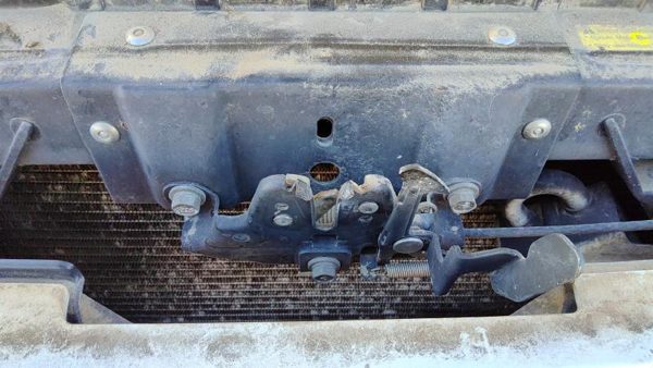 2004-2010 Nissan Titan Hood Latch Assembly With Bracket Oem 625007s026 — photo 1