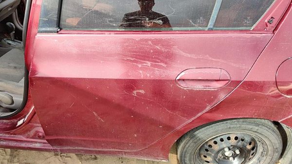 2010 Honda Insight Rear Door LH Tango Red Re — photo 2