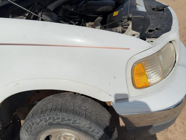 1997-2004 Ford F150 Passenger Right Front Fender Oem White Yz F85Z16005Ca — photo 4