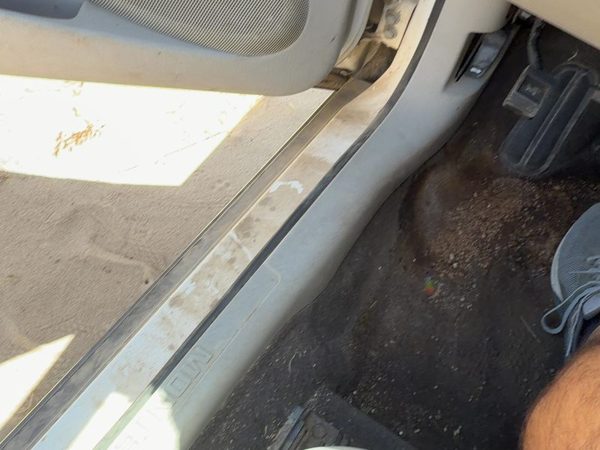 2006-2007 Chevy Monte Carlo Driver Left Lower Kick Trim Panel Oem Gray 832 — photo 4