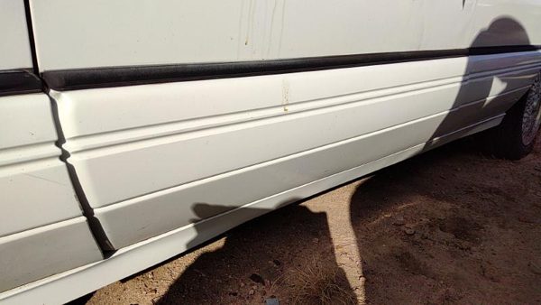 92-99 Pontiac Bonneville Driver Left Front Moulding From Door Trim Strip White — photo 2