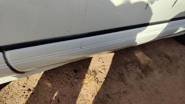 92-99 Pontiac Bonneville Driver Left Front Moulding From Door Trim Strip White — photo 4