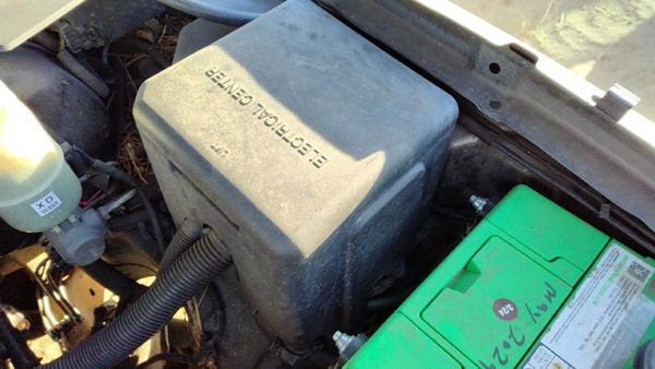 2000-2002 Chevy Suburban Engine Fuse Box Power Distribution Panel Oem 5.3L — photo 2