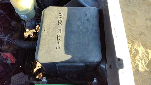2000-2002 Chevy Suburban Engine Fuse Box Power Distribution Panel Oem 5.3L — photo 1