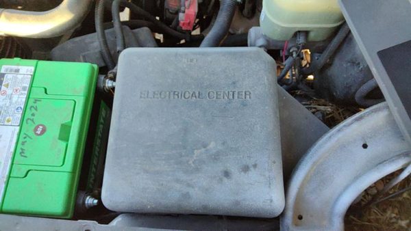 2000-2002 Chevy Suburban Engine Fuse Box Power Distribution Panel Oem 5.3L — photo 3
