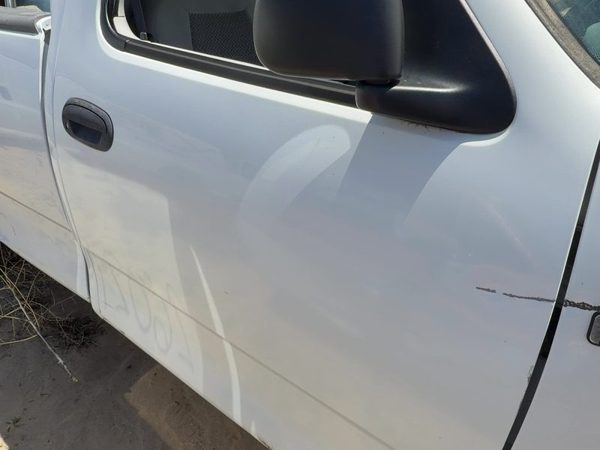 2003 Ford F-150 Front Door RH White — photo 3