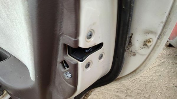 1991-1994 Infinity G20 Passenger Right Rear Door Latch With Rods/Cables Oem Back — photo 2