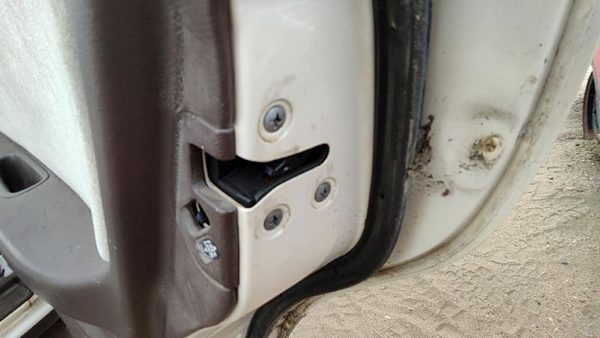 1991-1994 Infinity G20 Passenger Right Rear Door Latch With Rods/Cables Oem Back — photo 3