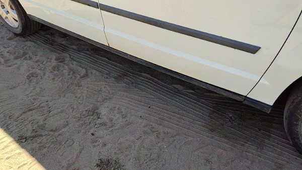 08-20 Dodge Grand Caravan Passenger Right Lower Rocker Panel Moulding Side Skirt — photo 4