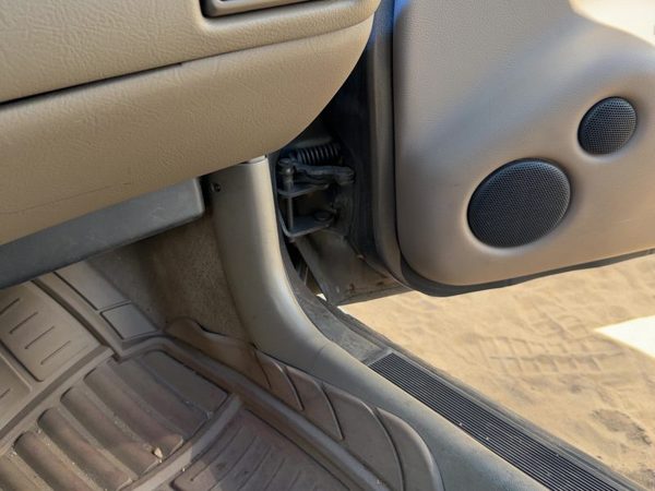 1999 Pontiac Bonneville Passenger Right Lower Kick Trim Panel Oem Tan — photo 1