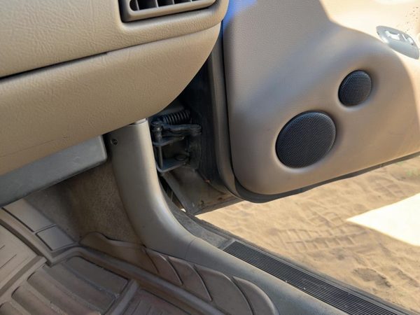 1999 Pontiac Bonneville Passenger Right Lower Kick Trim Panel Oem Tan — photo 2
