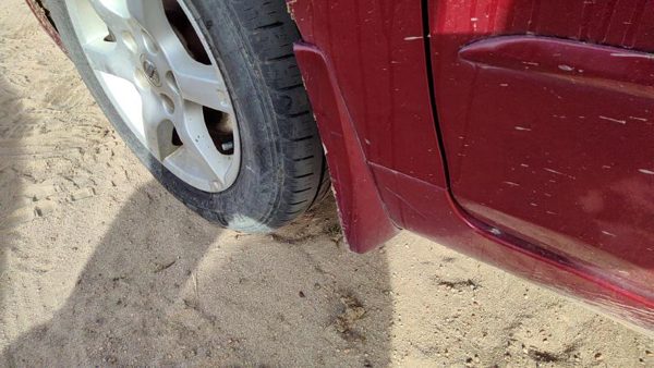 2002-2006 Nissan Altima Driver Left Moulding From Fender Oem Trim Strip Red A15 — photo 4