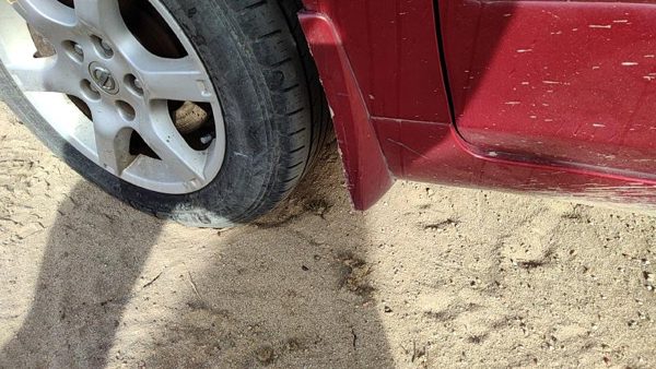 2002-2006 Nissan Altima Driver Left Moulding From Fender Oem Trim Strip Red A15 — photo 1