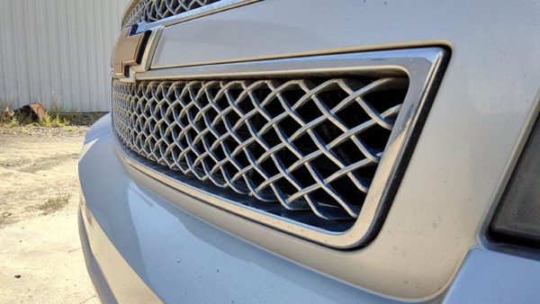 2010 Chevy Tahoe Grille Silver U726S — photo 3