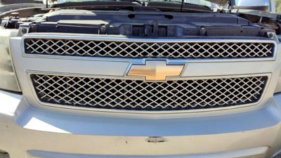 2010 Chevy Tahoe Grille Silver U726S