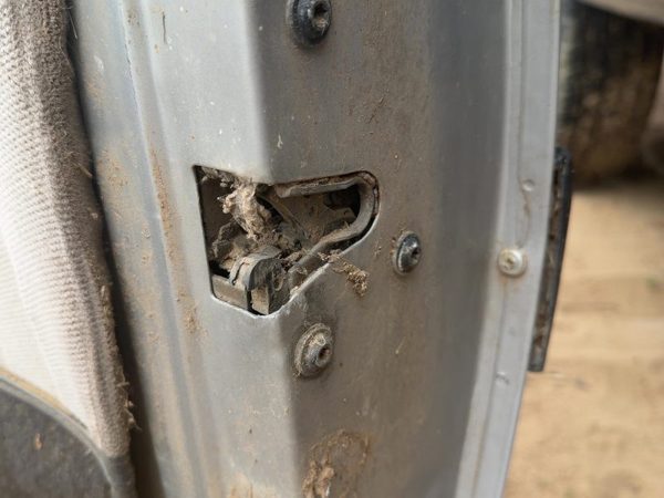 1984-1987 Pontiac Sunbird Passenger Right Front Door Latch With Rods/Cables Oem — photo 3