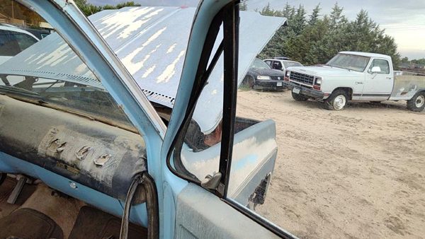 1973-87 Chevy C10 Passenger Right Front Vent Window Small Door Glass With Frame — photo 4