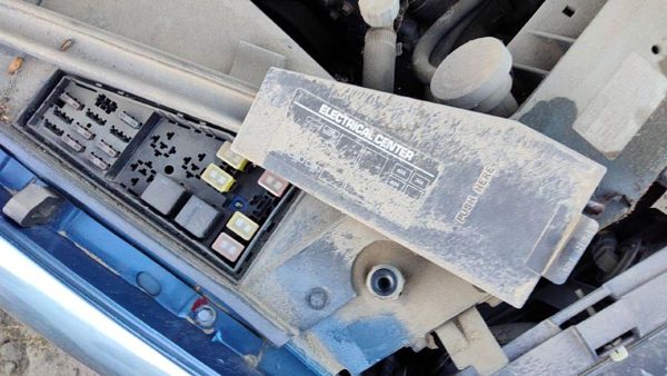 1988-1991 Olds Cutlass Cierra Engine Fuse Box Power Distribution Panel Oem 2.8L — photo 3