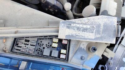 1988-1991 Olds Cutlass Cierra Engine Fuse Box Power Distribution Panel Oem 2.8L