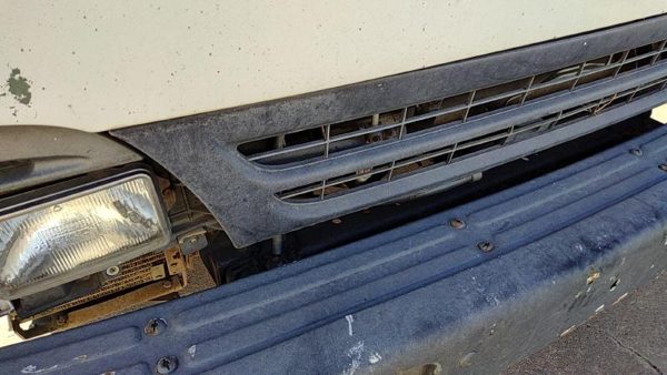 95-07 Isuzu Npr Front Grille Assembly Oem — photo 5
