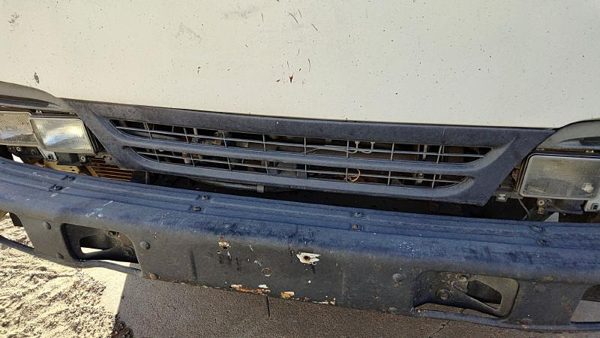 95-07 Isuzu Npr Front Grille Assembly Oem — photo 1