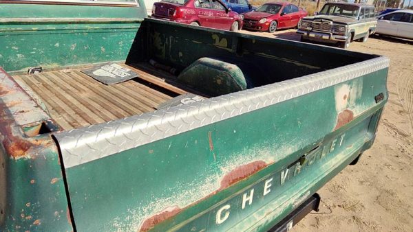 1976 GMC Jimmy Tail Panel Green Diamond Plate Cap — photo 2