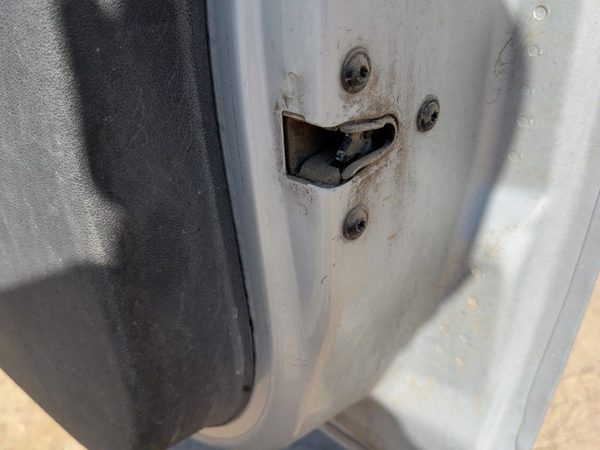 2005-2010 Chevy Cobalt Passenger Right Front Door Latch With Rods/Cables Oem — photo 2