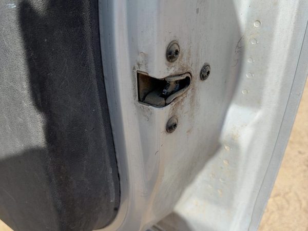 2005-2010 Chevy Cobalt Passenger Right Front Door Latch With Rods/Cables Oem — photo 1