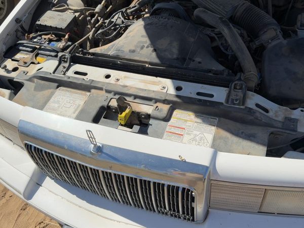 90-94 Lincoln Town Car Top Plastic Cover Above Radiator Support Sight Shield Oem — photo 1