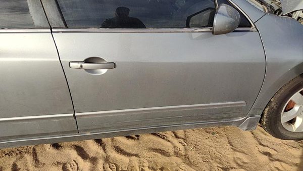 2007 Nissan Altima Front Door RH Gray W40 — photo 2