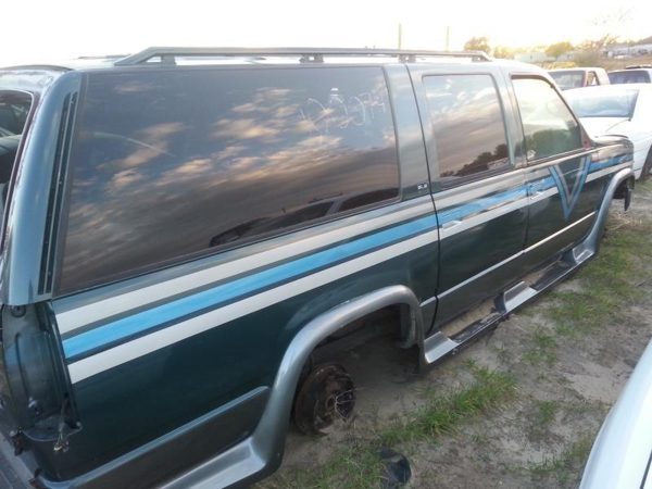 1995 Suburban 1500 — vehicle photo 1