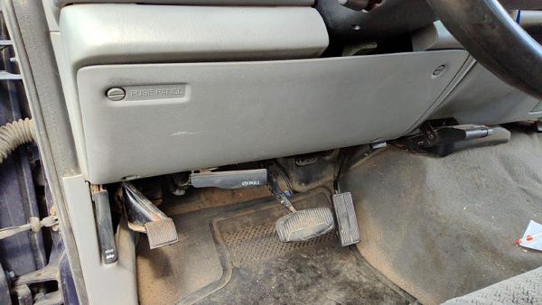 2003-2004 F350 Powerstroke Lower Dash Under Column Knee Bolster Trim Panel Gray — photo 1