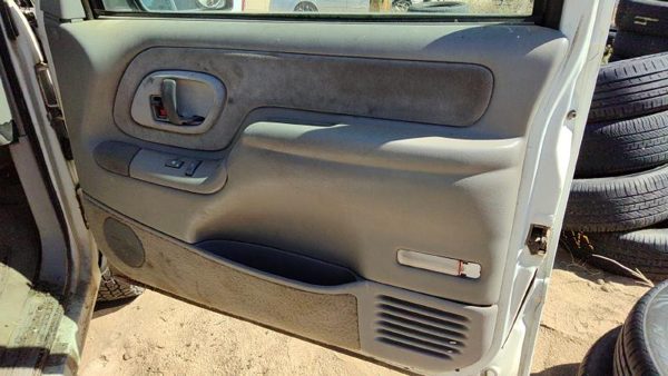 95 Chevy Silverado 1500 Passenger Right Front Door Trim Panel With Switches Gray — photo 1