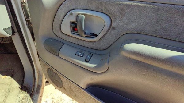 95 Chevy Silverado 1500 Passenger Right Front Door Trim Panel With Switches Gray — photo 5
