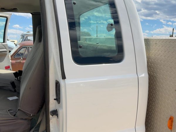 2005 Ford F350 Rear Door LH White — photo 4
