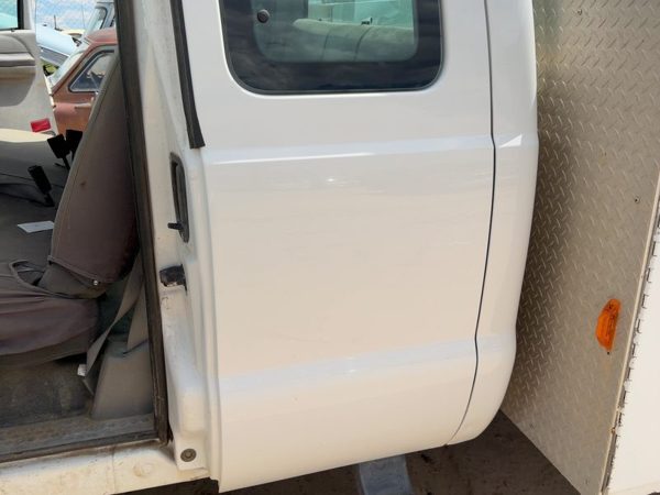 2005 Ford F350 Rear Door LH White — photo 3