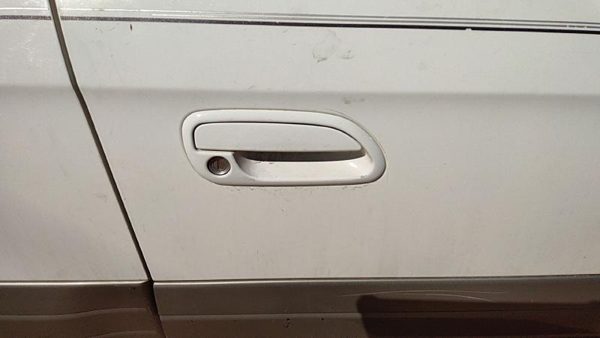 2000-2004 Legacy Outback Passenger Right Front Outside Door Handle Oem White 8Y3 — photo 1